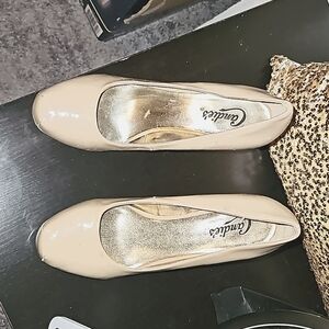 Nude size 9 pumps